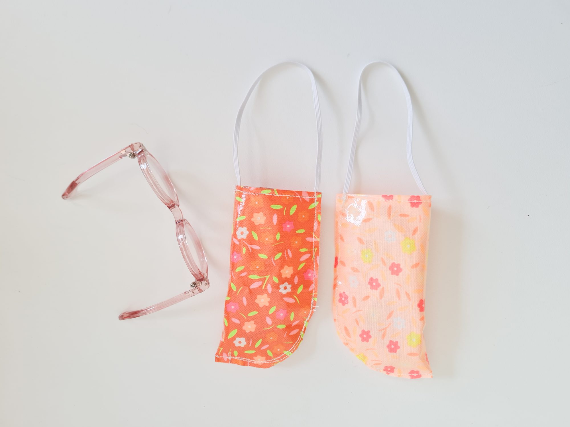 Lunettes et pochette petit pan pour poupées Minikane Paola Reina 34cm – Image 7