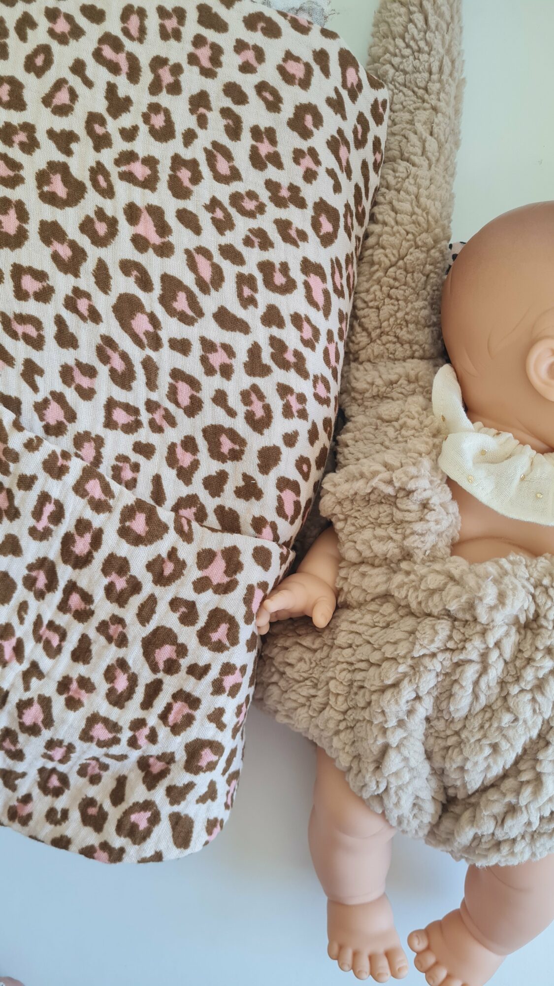 Porte poupée LEOPARD au choix (précommande) – Image 7