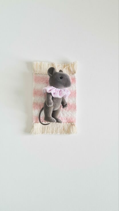 Petit malin à la plage -
Souris Rose – Image 2