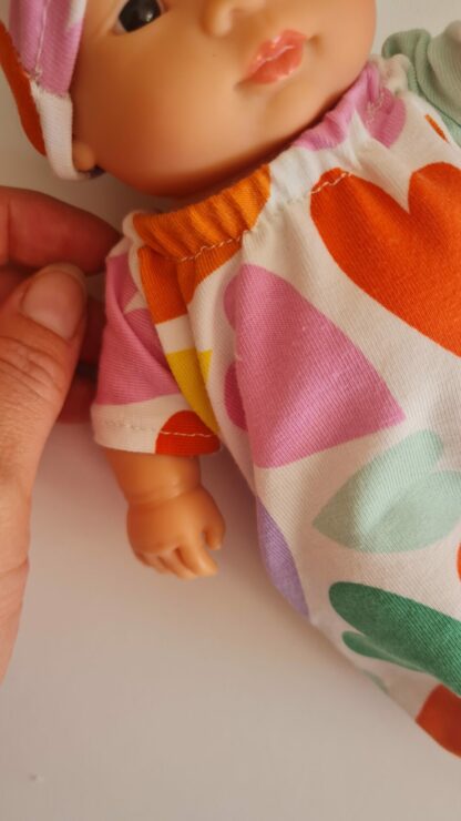 Tenue poupée 21cm cœur - Gigoteuse nouée – Image 3