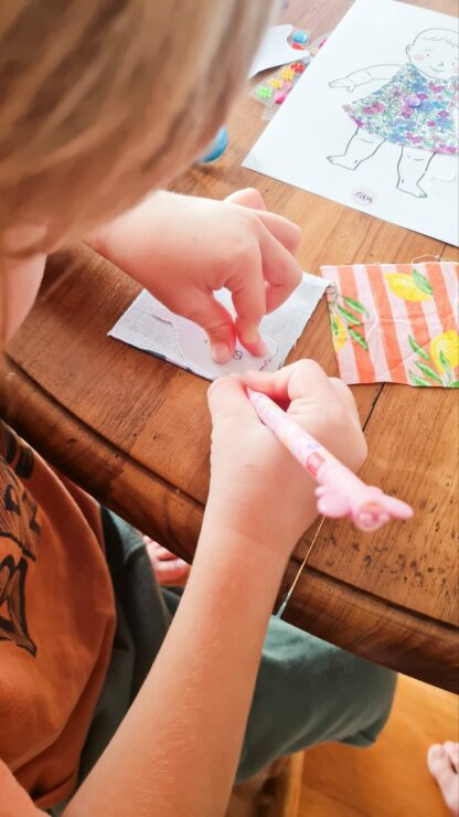 Kit Créatif  : HABILLE TA POUPEE – Image 8