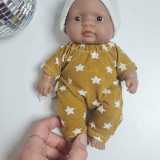 Poupée 21cm + Combi étoile + bonnet blanc