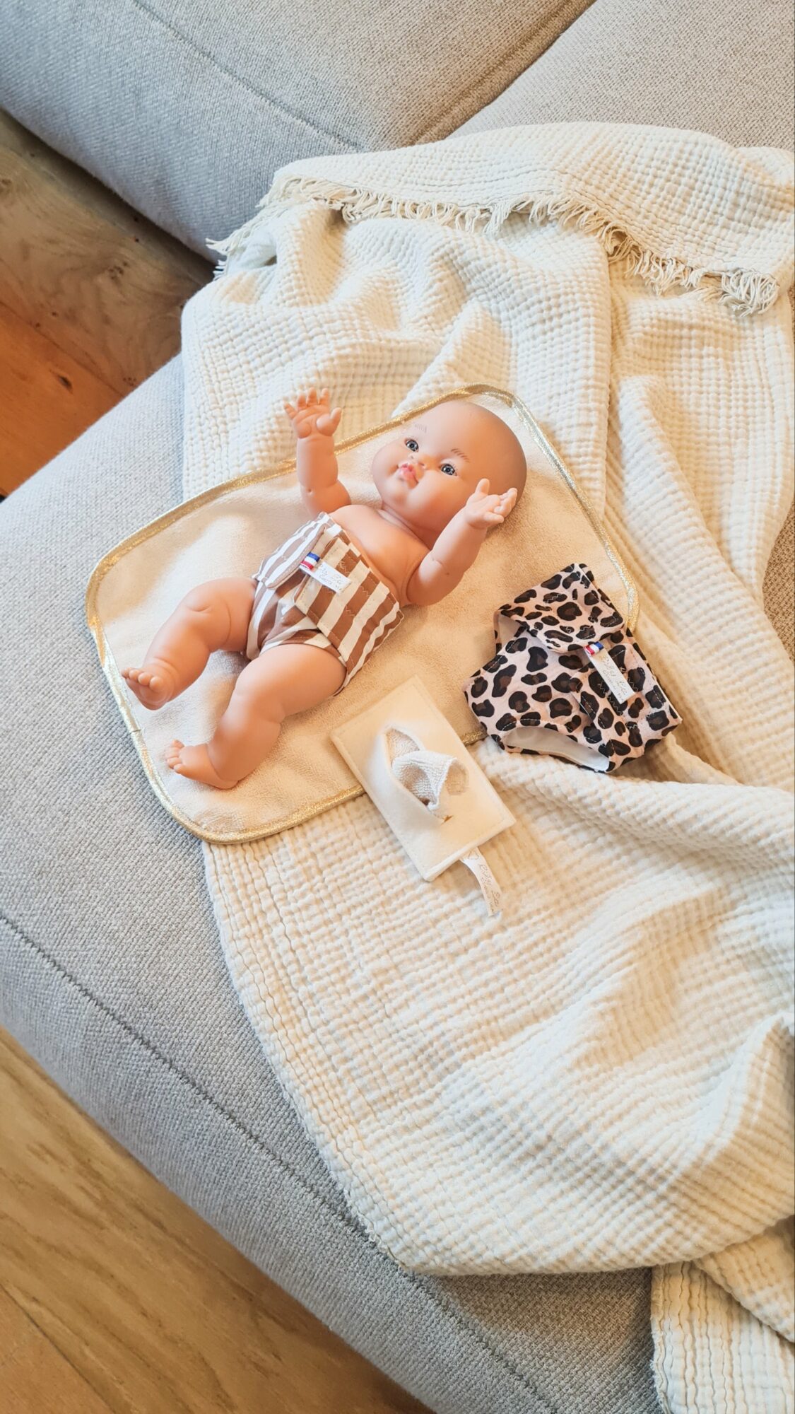 Coffret change poupée 34cm léopard – Image 3