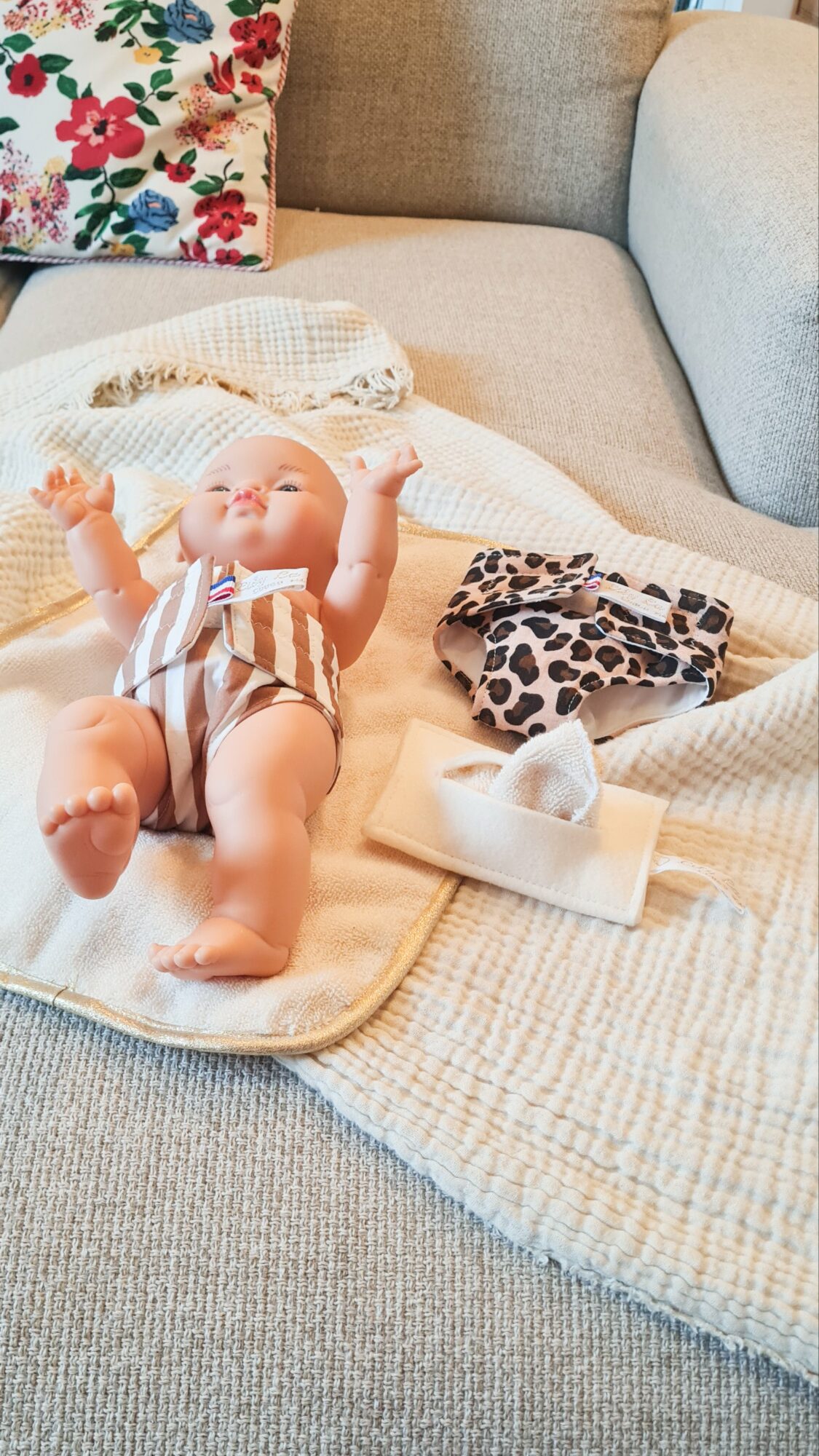 Coffret change poupée 34cm léopard – Image 2