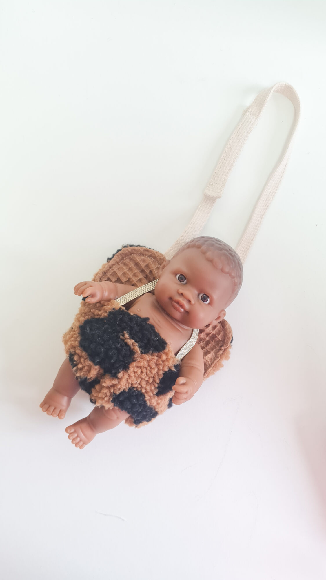 Porte-poupée Minus 21cm BROWN