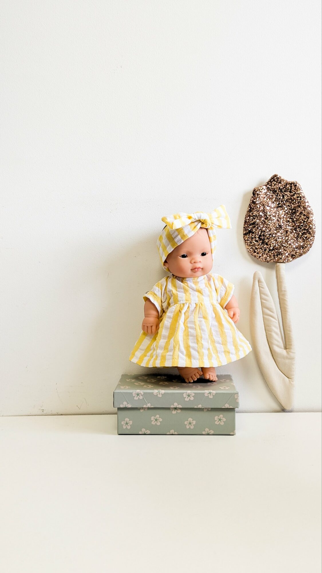 Tenue poupée 21cm - Robe YELLOW – Image 3