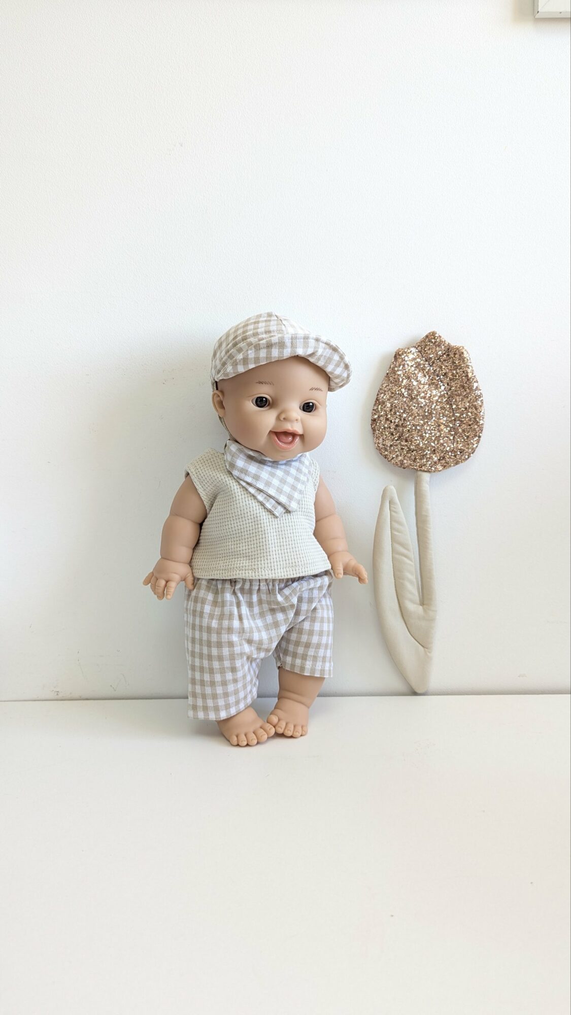 Tenue poupée garçon 34cm- VICHY BEIGE – Image 3