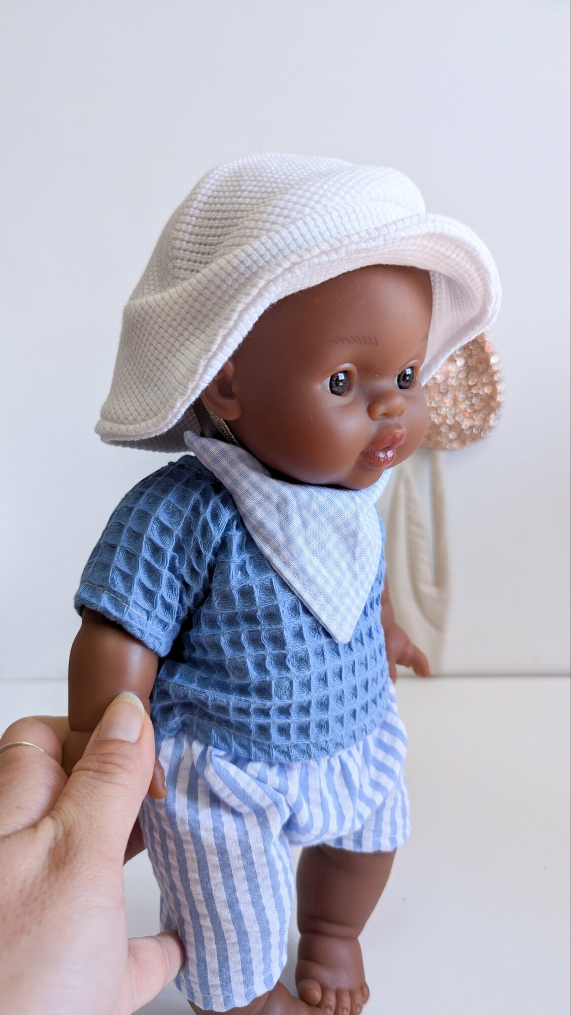 Tenue poupée garçon 34cm- VICHY BLEU – Image 3