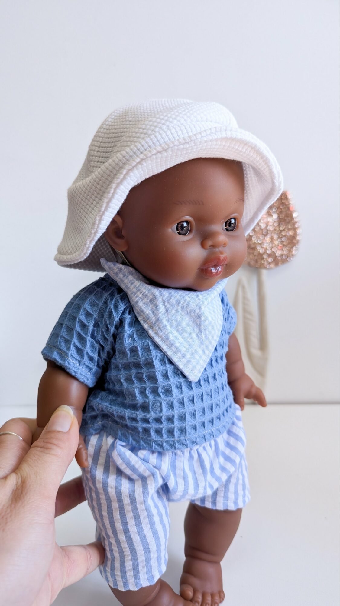 Tenue poupée garçon 34cm- VICHY BLEU – Image 2