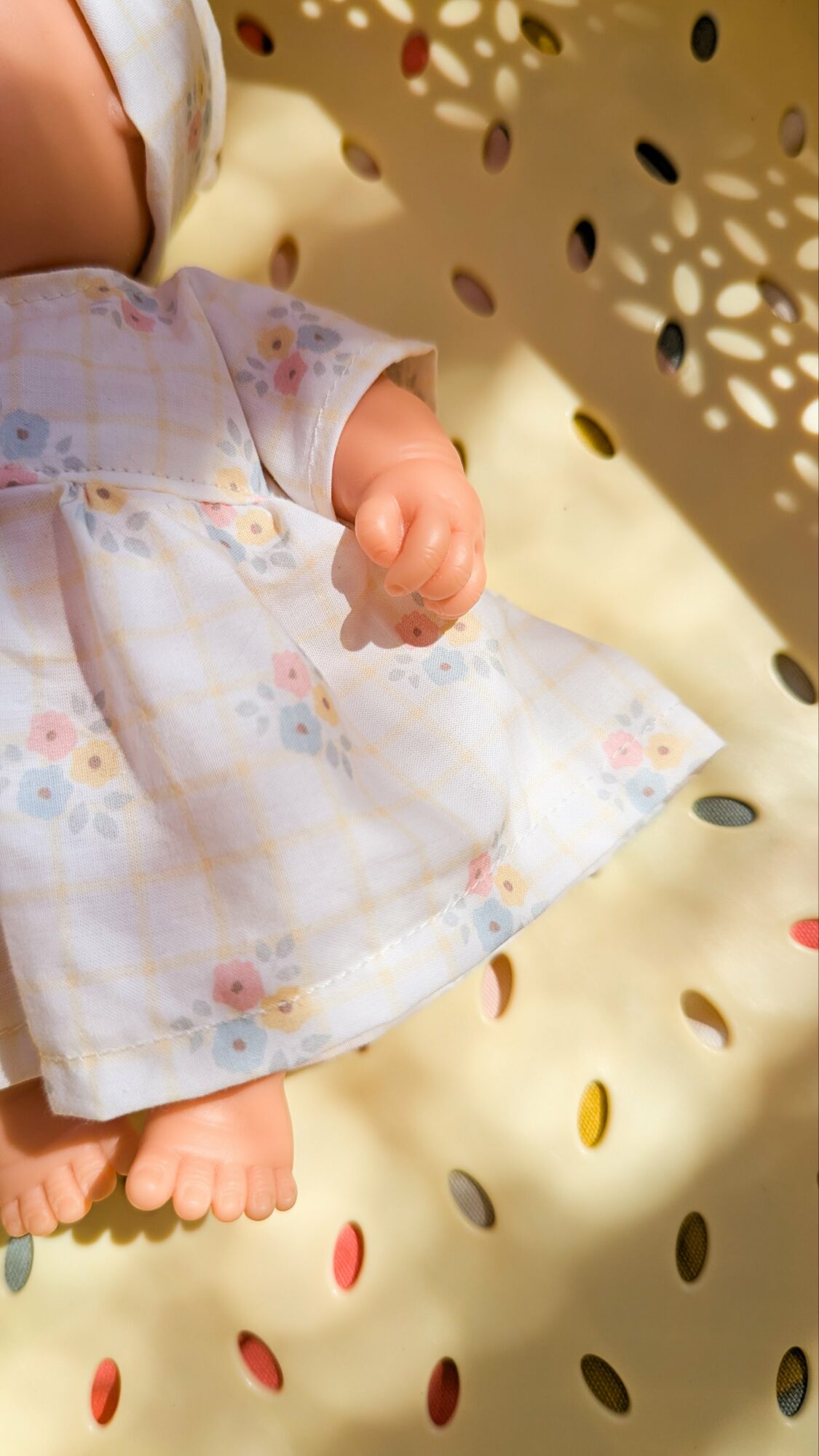 Tenue poupée 21cm - Robe MONA jaune – Image 3