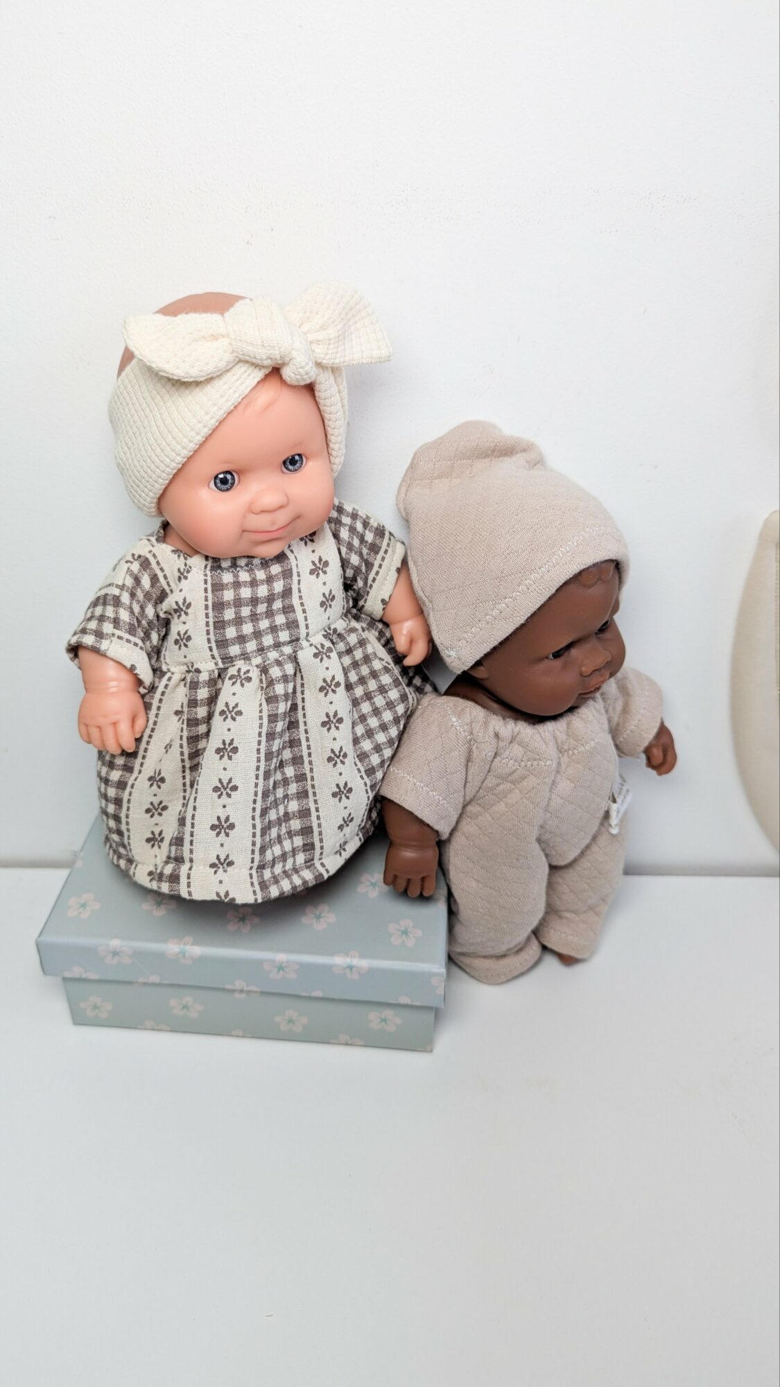 Tenue poupée 21cm - au choix BEIGE – Image 2